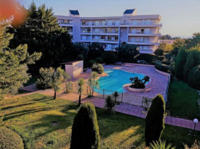 PARC DES ROSES SUPERBE APPARTEMENT AVEC PISCINE